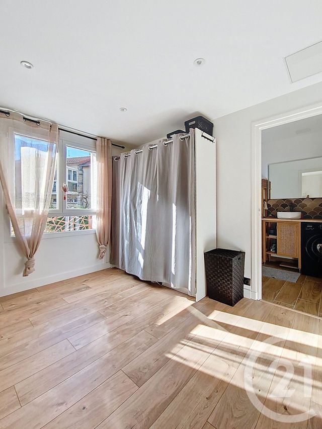 Appartement T5 à vendre - 5 pièces - 79.39 m2 - CHAMALIERES - 63 - AUVERGNE - Century 21 Stéphane Roume Immobilier