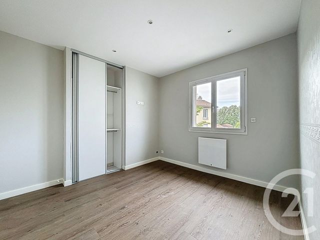 Afficher la photo en grand Appartement F4 à vendre - 4 pièces - 56.6 m2 - CLERMONT FERRAND - 63 - AUVERGNE - Century 21 Stéphane Roume Immobilier