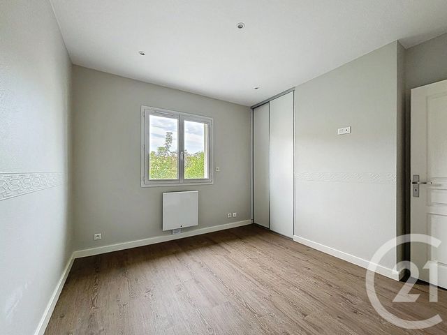 Afficher la photo en grand Appartement F4 à vendre - 4 pièces - 56.6 m2 - CLERMONT FERRAND - 63 - AUVERGNE - Century 21 Stéphane Roume Immobilier