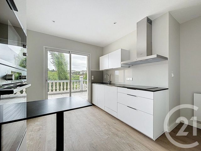 Afficher la photo en grand Appartement F4 à vendre - 4 pièces - 56.6 m2 - CLERMONT FERRAND - 63 - AUVERGNE - Century 21 Stéphane Roume Immobilier