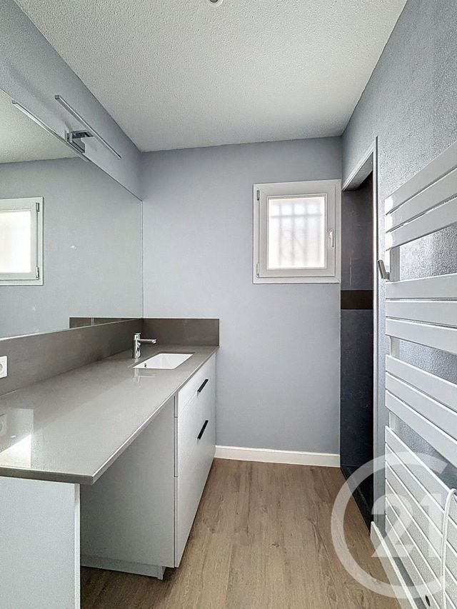 Afficher la photo en grand Appartement F4 à vendre - 4 pièces - 56.6 m2 - CLERMONT FERRAND - 63 - AUVERGNE - Century 21 Stéphane Roume Immobilier