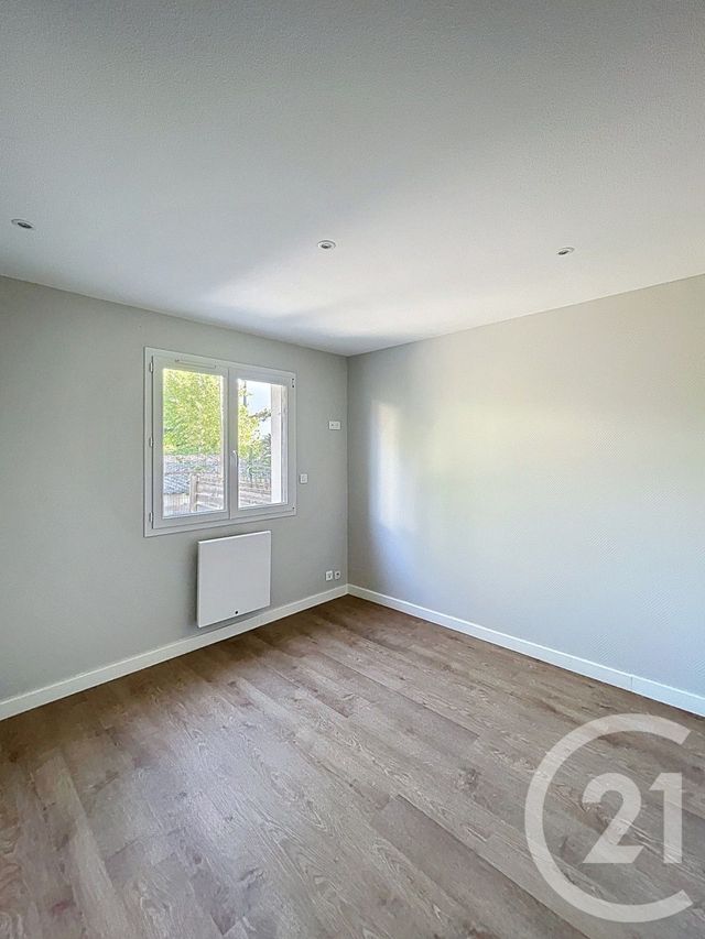 Afficher la photo en grand Appartement F3 à vendre - 3 pièces - 54.32 m2 - CLERMONT FERRAND - 63 - AUVERGNE - Century 21 Stéphane Roume Immobilier