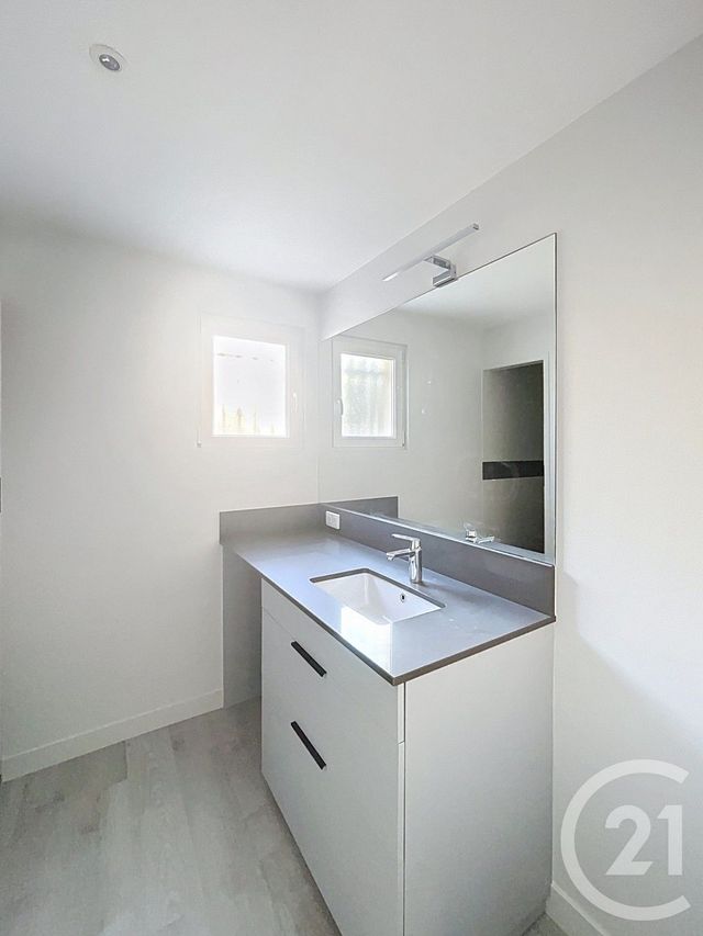 Appartement F3 à vendre - 3 pièces - 54.43 m2 - CLERMONT FERRAND - 63 - AUVERGNE - Century 21 Stéphane Roume Immobilier