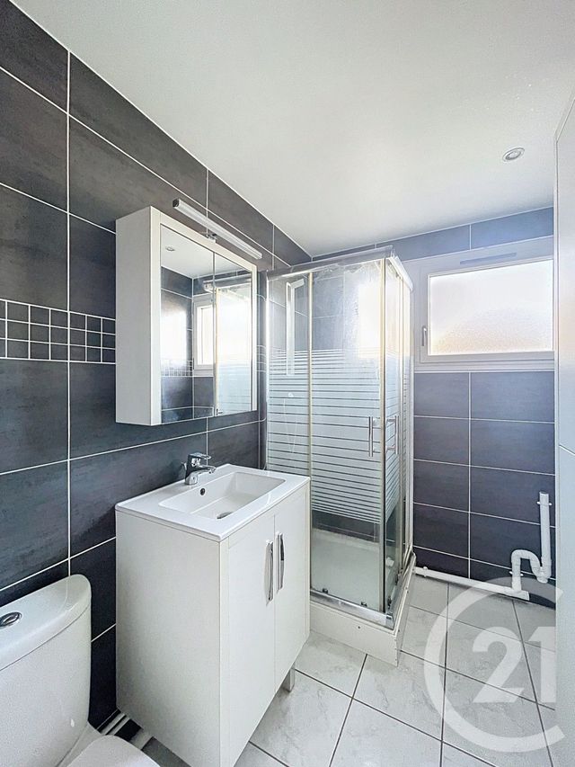 Appartement F2 à vendre - 2 pièces - 37.0 m2 - CHAMALIERES - 63 - AUVERGNE - Century 21 Stéphane Roume Immobilier