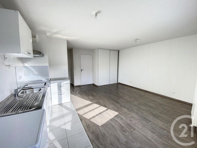 Appartement F1 à vendre - 1 pièce - 31.34 m2 - CLERMONT FERRAND - 63 - AUVERGNE - Century 21 Stéphane Roume Immobilier