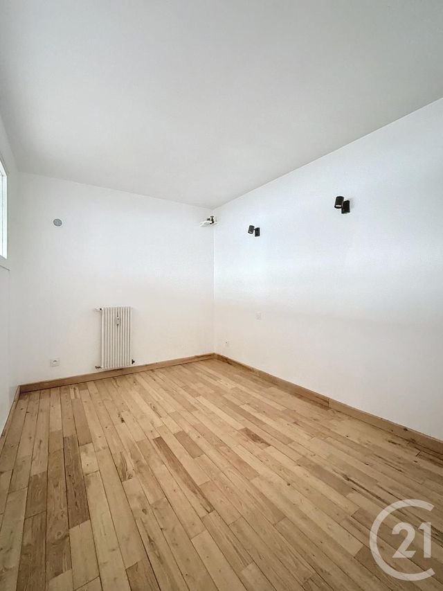 Afficher la photo en grand Appartement T2 à vendre - 2 pièces - 38.52 m2 - CHAMALIERES - 63 - AUVERGNE - Century 21 Stéphane Roume Immobilier