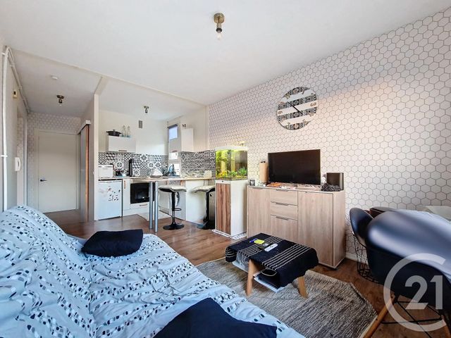 Afficher la photo en grand Appartement T1 à vendre - 1 pièce - 23.18 m2 - CLERMONT FERRAND - 63 - AUVERGNE - Century 21 Stéphane Roume Immobilier