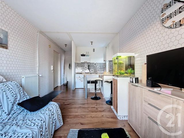 Afficher la photo en grand Appartement T1 à vendre - 1 pièce - 23.18 m2 - CLERMONT FERRAND - 63 - AUVERGNE - Century 21 Stéphane Roume Immobilier