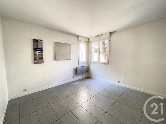 Appartement F1 à louer - 1 pièce - 27.17 m2 - CLERMONT FERRAND - 63 - AUVERGNE - Century 21 Stéphane Roume Immobilier