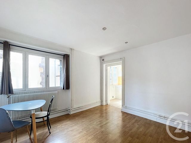 Appartement T1 à louer - 1 pièce - 23.52 m2 - CLERMONT FERRAND - 63 - AUVERGNE - Century 21 Stéphane Roume Immobilier