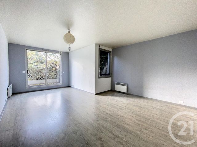 Appartement F1 à louer - 1 pièce - 42.39 m2 - CLERMONT FERRAND - 63 - AUVERGNE - Century 21 Stéphane Roume Immobilier