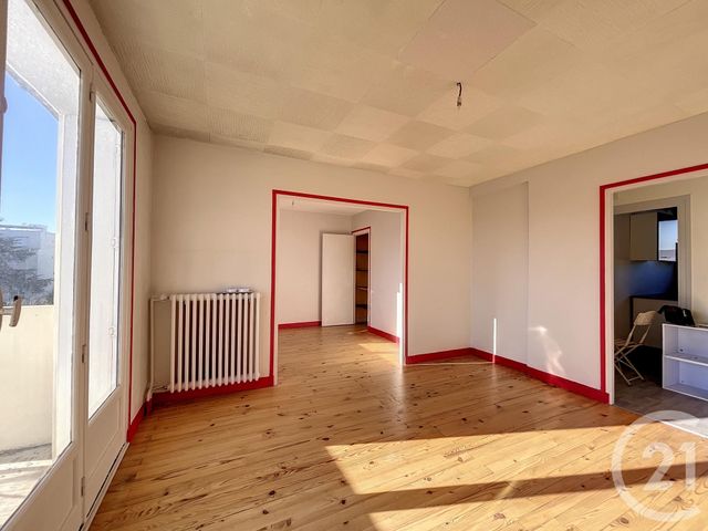 Appartement à louer - 3 pièces - 61.21 m2 - CLERMONT FERRAND - 63 - AUVERGNE - Century 21 Stéphane Roume Immobilier