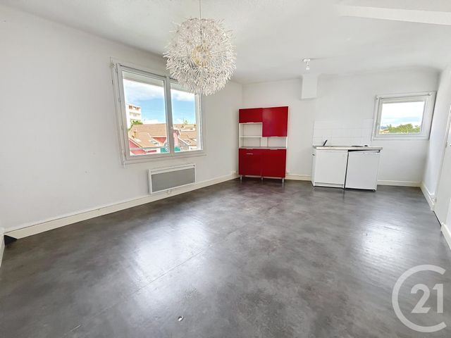 Appartement F2 à louer - 2 pièces - 44.03 m2 - CLERMONT FERRAND - 63 - AUVERGNE - Century 21 Stéphane Roume Immobilier