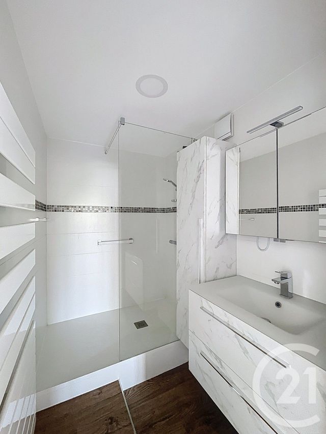 Appartement F4 à vendre - 5 pièces - 85.08 m2 - CLERMONT FERRAND - 63 - AUVERGNE - Century 21 Stéphane Roume Immobilier