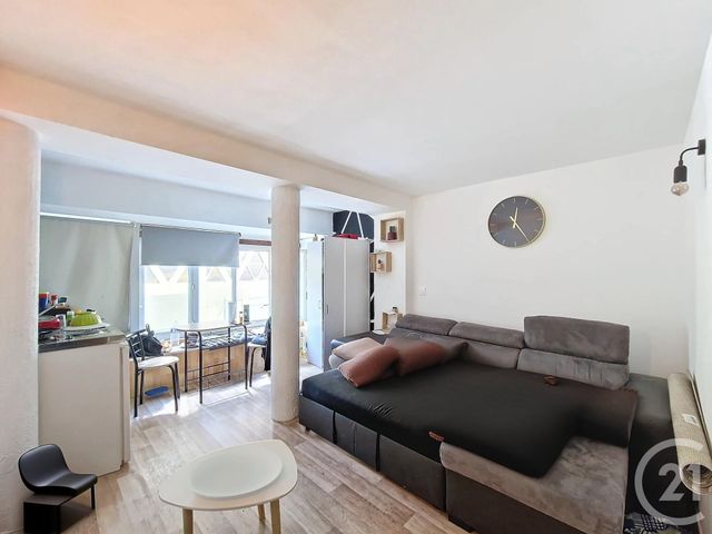Appartement Local à vendre - 4 pièces - 96.81 m2 - CLERMONT FERRAND - 63 - AUVERGNE - Century 21 Stéphane Roume Immobilier
