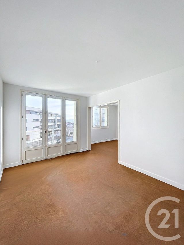 Appartement F2 à vendre - 4 pièces - 63.9 m2 - CLERMONT FERRAND - 63 - AUVERGNE - Century 21 Stéphane Roume Immobilier