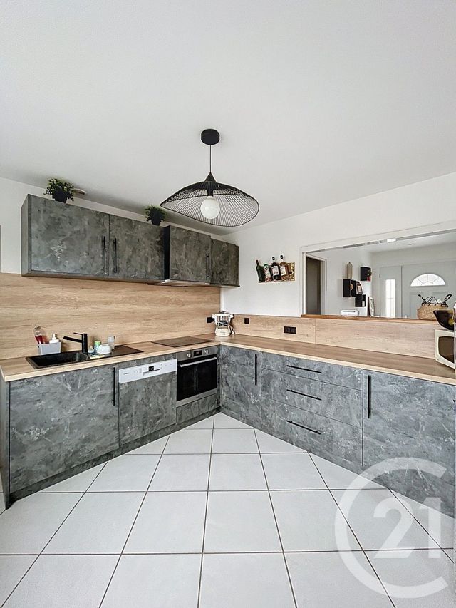 maison à vendre - 4 pièces - 95.71 m2 - PERIGNAT LES SARLIEVE - 63 - AUVERGNE - Century 21 Stéphane Roume Immobilier