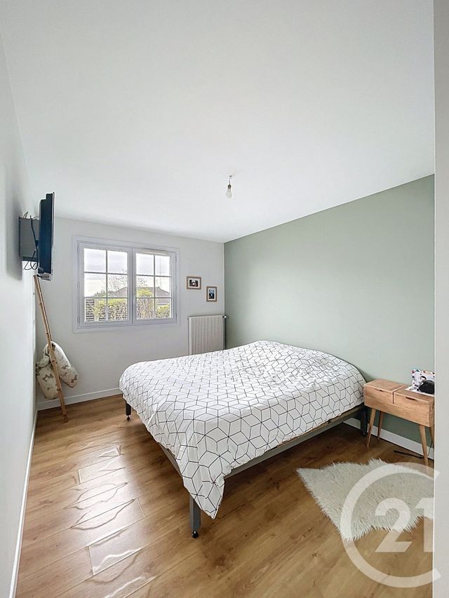 maison à vendre - 4 pièces - 95.71 m2 - PERIGNAT LES SARLIEVE - 63 - AUVERGNE - Century 21 Stéphane Roume Immobilier