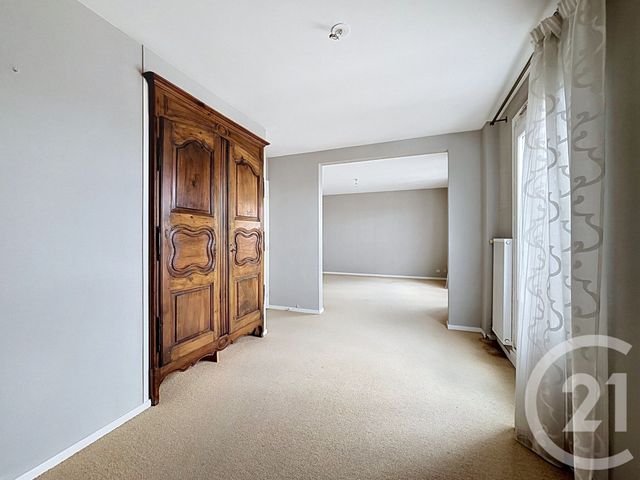 Appartement F5 à vendre - 5 pièces - 100.25 m2 - CLERMONT FERRAND - 63 - AUVERGNE - Century 21 Stéphane Roume Immobilier