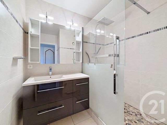 Appartement F5 à vendre - 5 pièces - 100.25 m2 - CLERMONT FERRAND - 63 - AUVERGNE - Century 21 Stéphane Roume Immobilier
