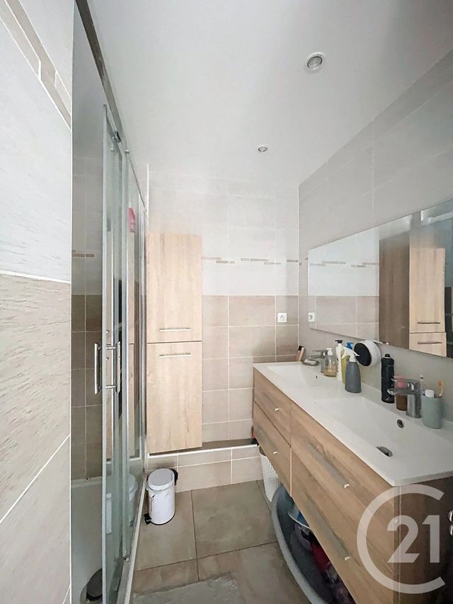 Appartement F3 à vendre - 3 pièces - 75.84 m2 - CLERMONT FERRAND - 63 - AUVERGNE - Century 21 Stéphane Roume Immobilier