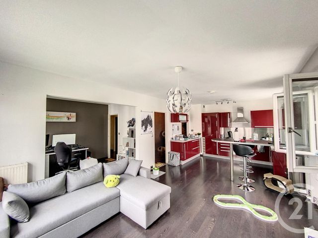 Appartement F4 à louer - 4 pièces - 81.0 m2 - CLERMONT FERRAND - 63 - AUVERGNE - Century 21 Stéphane Roume Immobilier