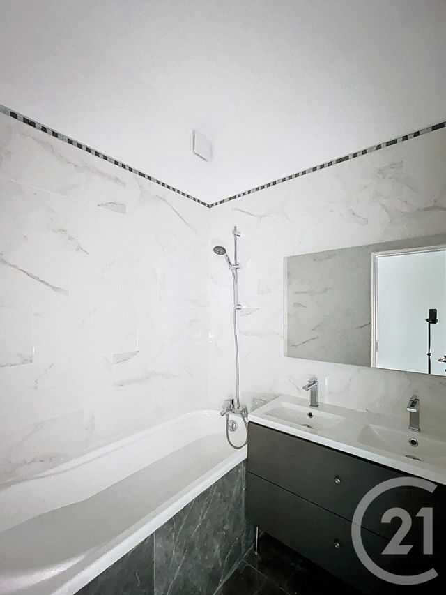 Afficher la photo en grand Appartement F5 à vendre - 5 pièces - 100.25 m2 - CLERMONT FERRAND - 63 - AUVERGNE - Century 21 Stéphane Roume Immobilier