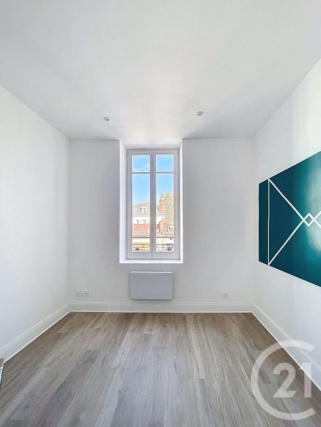 Afficher la photo en grand Appartement F5 à vendre - 5 pièces - 100.25 m2 - CLERMONT FERRAND - 63 - AUVERGNE - Century 21 Stéphane Roume Immobilier