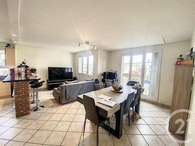 Appartement F3 à louer - 3 pièces - 59.44 m2 - CLERMONT FERRAND - 63 - AUVERGNE - Century 21 Stéphane Roume Immobilier