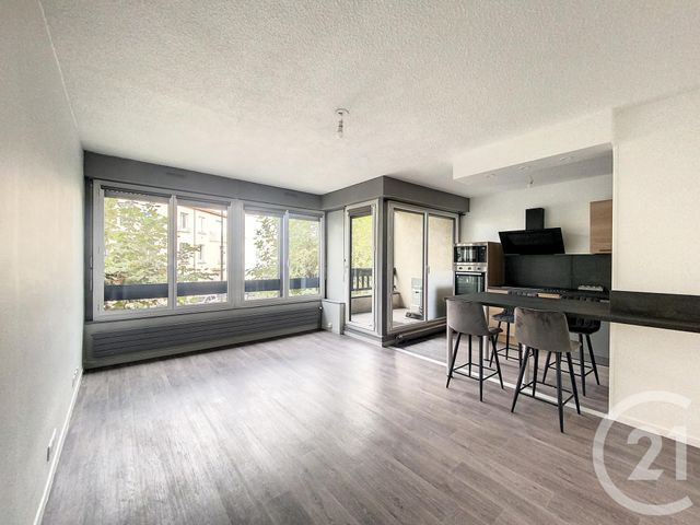 Appartement à louer - 3 pièces - 66.07 m2 - CHAMALIERES - 63 - AUVERGNE - Century 21 Stéphane Roume Immobilier