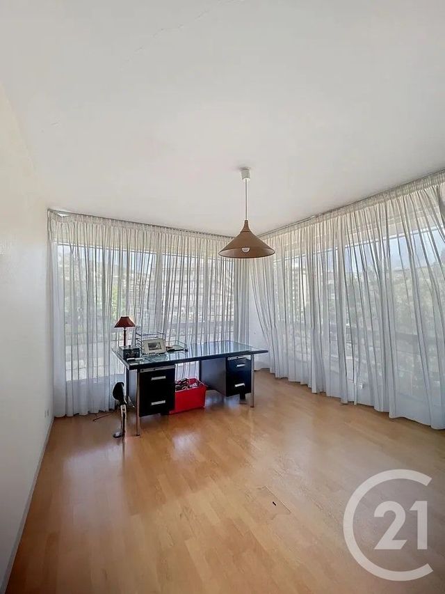 Afficher la photo en grand Appartement F4 à vendre - 4 pièces - 78.37 m2 - CHAMALIERES - 63 - AUVERGNE - Century 21 Stéphane Roume Immobilier