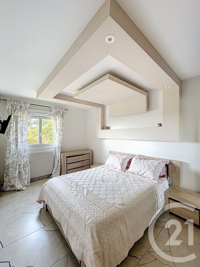 Afficher la photo en grand Appartement F5 à louer - 5 pièces - 88.86 m2 - CLERMONT FERRAND - 63 - AUVERGNE - Century 21 Stéphane Roume Immobilier