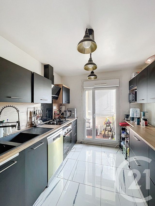 Afficher la photo en grand Appartement F5 à louer - 5 pièces - 88.86 m2 - CLERMONT FERRAND - 63 - AUVERGNE - Century 21 Stéphane Roume Immobilier