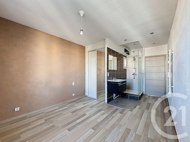 Appartement F2 à vendre - 2 pièces - 43.6 m2 - CLERMONT FERRAND - 63 - AUVERGNE - Century 21 Stéphane Roume Immobilier