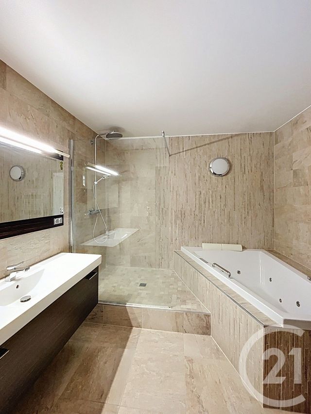 Appartement F5 à vendre - 6 pièces - 147.93 m2 - CLERMONT FERRAND - 63 - AUVERGNE - Century 21 Stéphane Roume Immobilier