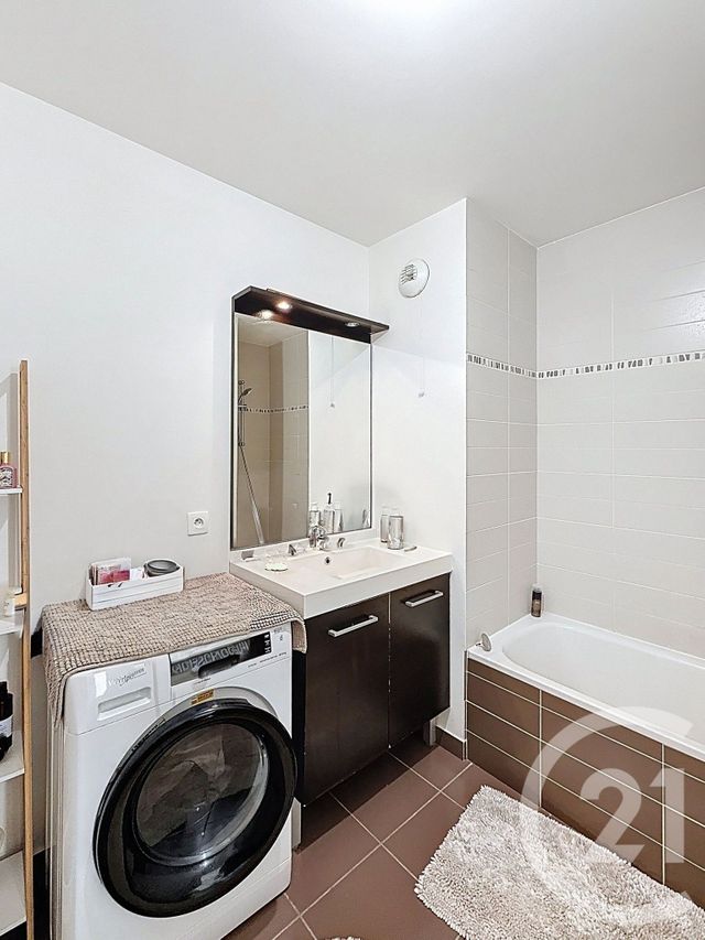 Appartement F2 à vendre - 2 pièces - 44.99 m2 - CLERMONT FERRAND - 63 - AUVERGNE - Century 21 Stéphane Roume Immobilier