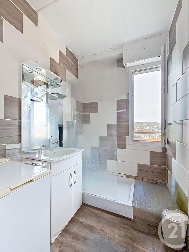 Appartement T4 à vendre - 4 pièces - 56.66 m2 - CLERMONT FERRAND - 63 - AUVERGNE - Century 21 Stéphane Roume Immobilier