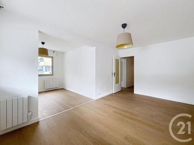 Appartement à louer - 3 pièces - 64.32 m2 - CLERMONT FERRAND - 63 - AUVERGNE - Century 21 Stéphane Roume Immobilier