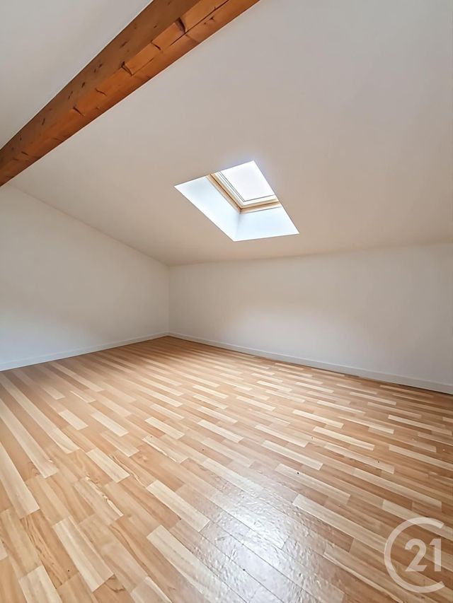 Appartement T3 à vendre - 3 pièces - 53.62 m2 - CLERMONT FERRAND - 63 - AUVERGNE - Century 21 Stéphane Roume Immobilier