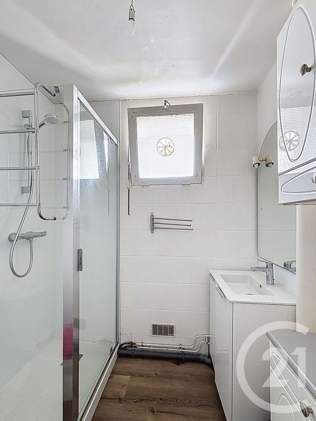 Appartement F2 à vendre - 2 pièces - 44.61 m2 - CLERMONT FERRAND - 63 - AUVERGNE - Century 21 Stéphane Roume Immobilier