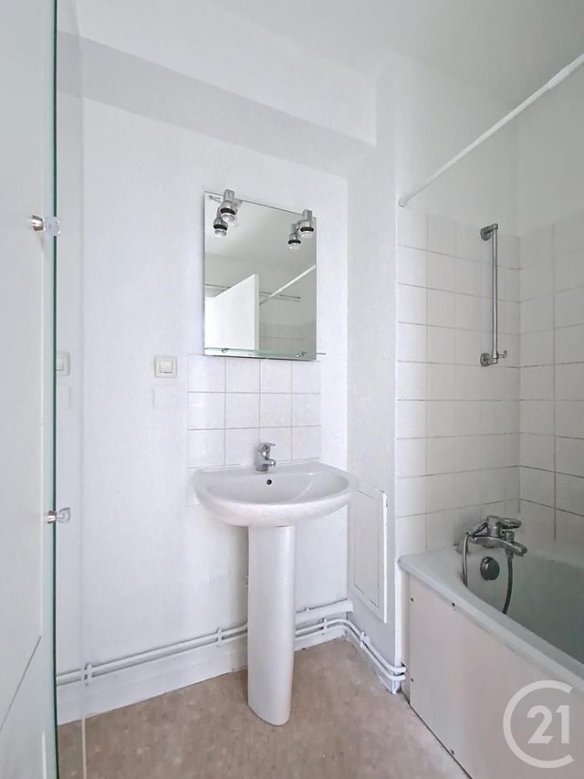 Appartement T3 à vendre - 3 pièces - 70.48 m2 - CLERMONT FERRAND - 63 - AUVERGNE - Century 21 Stéphane Roume Immobilier