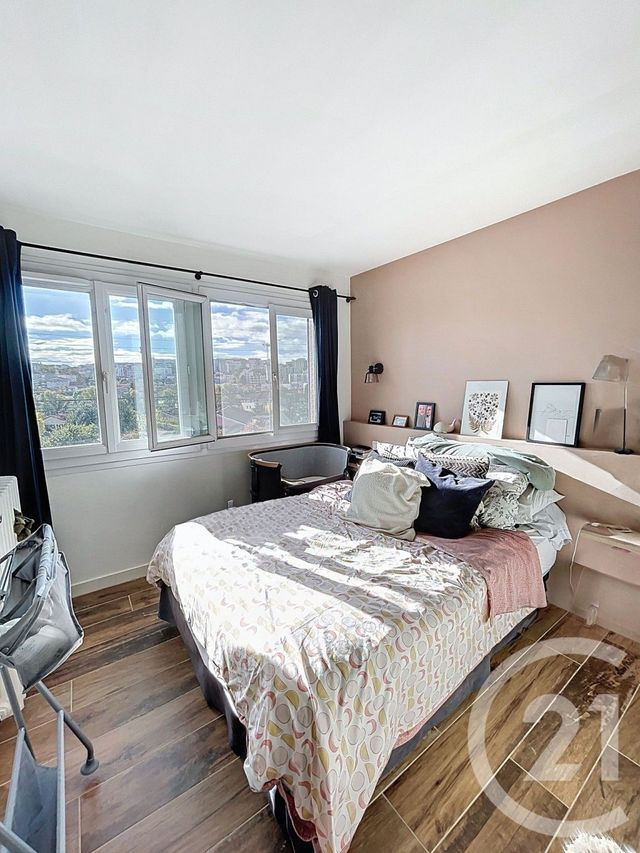 Afficher la photo en grand Appartement F3 à vendre - 3 pièces - 52.25 m2 - CLERMONT FERRAND - 63 - AUVERGNE - Century 21 Stéphane Roume Immobilier