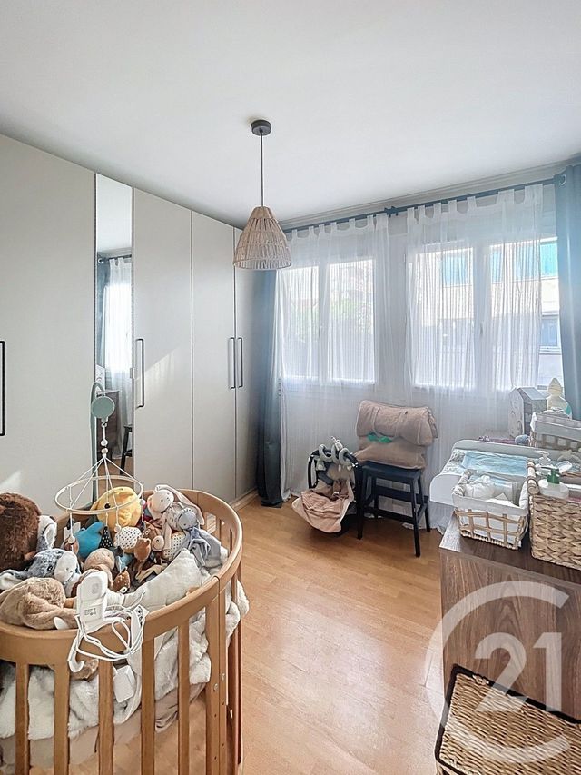 Afficher la photo en grand Appartement F3 à vendre - 3 pièces - 52.25 m2 - CLERMONT FERRAND - 63 - AUVERGNE - Century 21 Stéphane Roume Immobilier