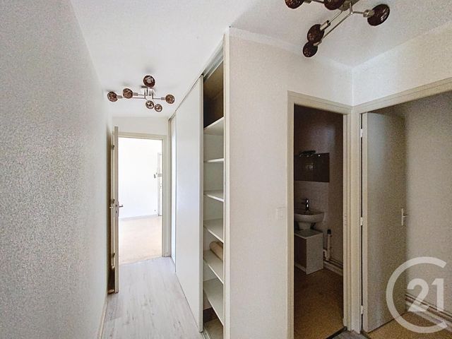 Appartement F3 à louer - 3 pièces - 60.32 m2 - CLERMONT FERRAND - 63 - AUVERGNE - Century 21 Stéphane Roume Immobilier