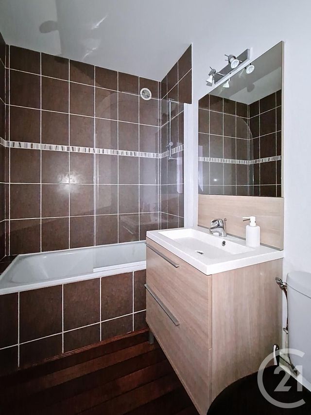 Appartement T2 à vendre - 2 pièces - 50.32 m2 - CLERMONT FERRAND - 63 - AUVERGNE - Century 21 Stéphane Roume Immobilier