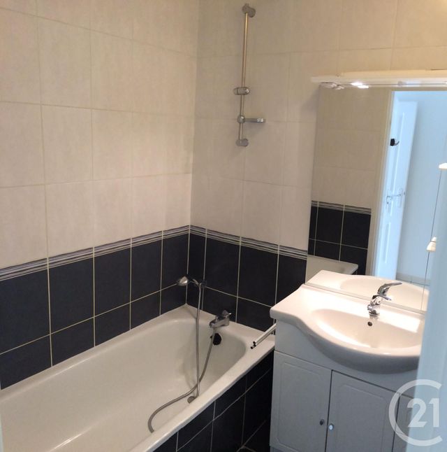 Appartement F3 à louer - 3 pièces - 61.15 m2 - CLERMONT FERRAND - 63 - AUVERGNE - Century 21 Stéphane Roume Immobilier