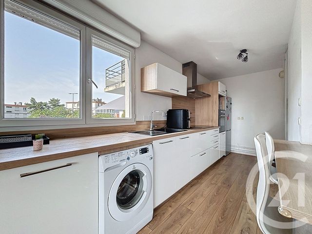 Afficher la photo en grand Appartement F4 à vendre - 4 pièces - 65.55 m2 - CLERMONT FERRAND - 63 - AUVERGNE - Century 21 Stéphane Roume Immobilier