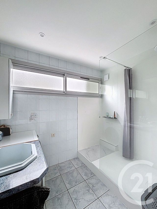 Afficher la photo en grand Appartement F4 à vendre - 4 pièces - 84.19 m2 - CLERMONT FERRAND - 63 - AUVERGNE - Century 21 Stéphane Roume Immobilier