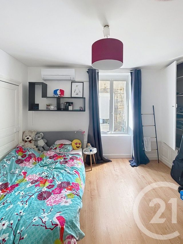 Afficher la photo en grand Appartement F2 à louer - 2 pièces - 32.2 m2 - CLERMONT FERRAND - 63 - AUVERGNE - Century 21 Stéphane Roume Immobilier