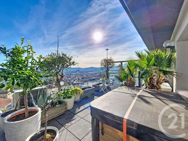 Appartement T5 à vendre - 5 pièces - 212.0 m2 - CLERMONT FERRAND - 63 - AUVERGNE - Century 21 Stéphane Roume Immobilier